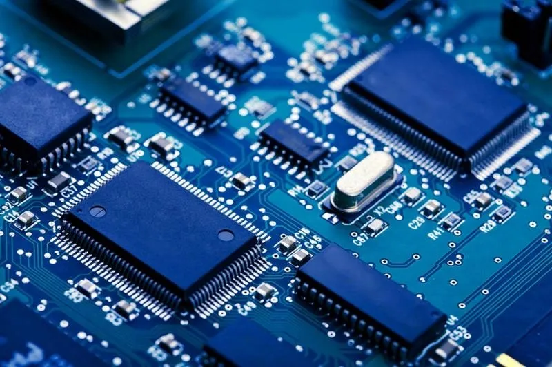 Czy sklepy z elektroniką są dziś otwarte? Sprawdź aktualne informacje!