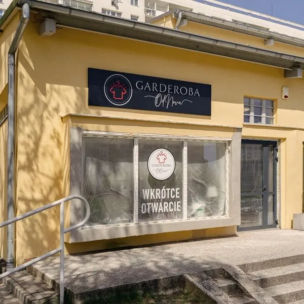 Ile kosztuje szyld na sklep? Sprawdź, jak zaoszczędzić na reklamie!
