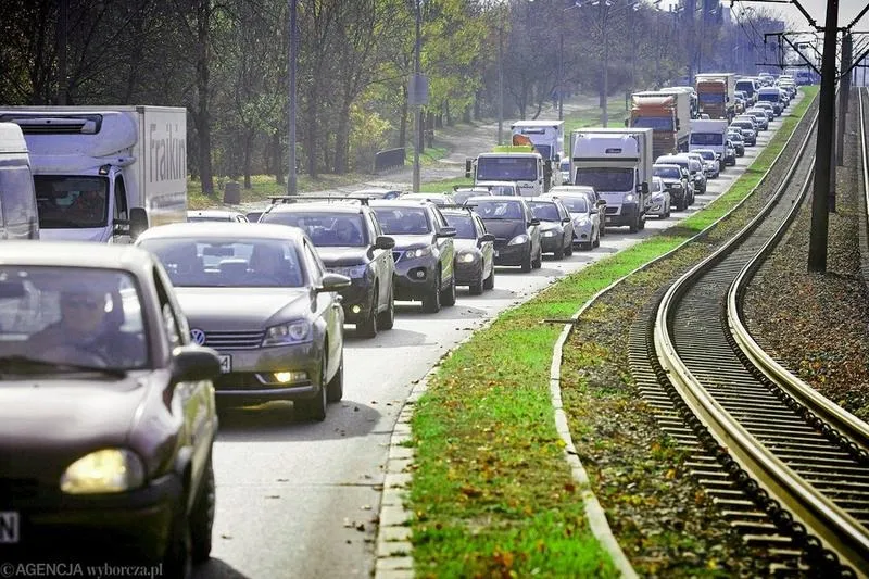 Jakie dokumenty są potrzebne do zapłaty podatku od zakupu samochodu?