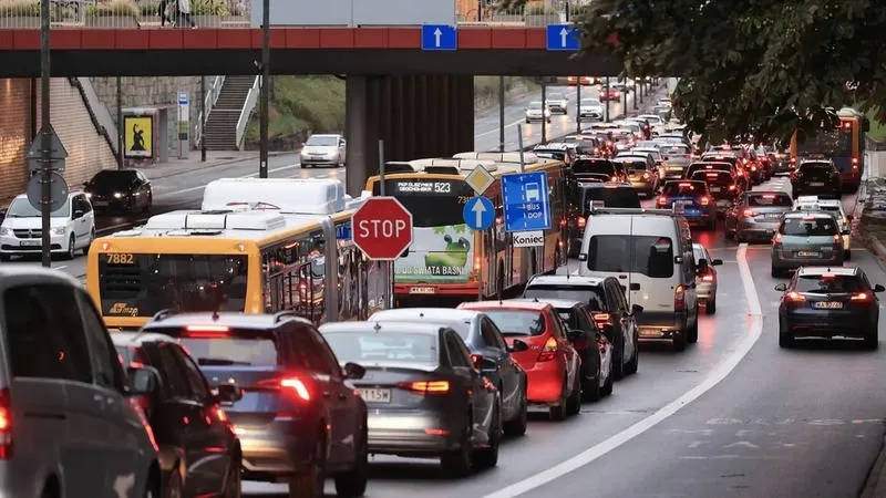 Jakie opłaty czekają na ciebie przy zakupie samochodu? Sprawdź podatek od zakupu!