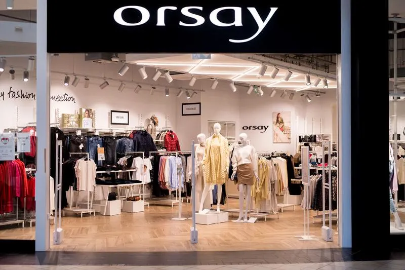 Sklepy odzieżowe otwarte